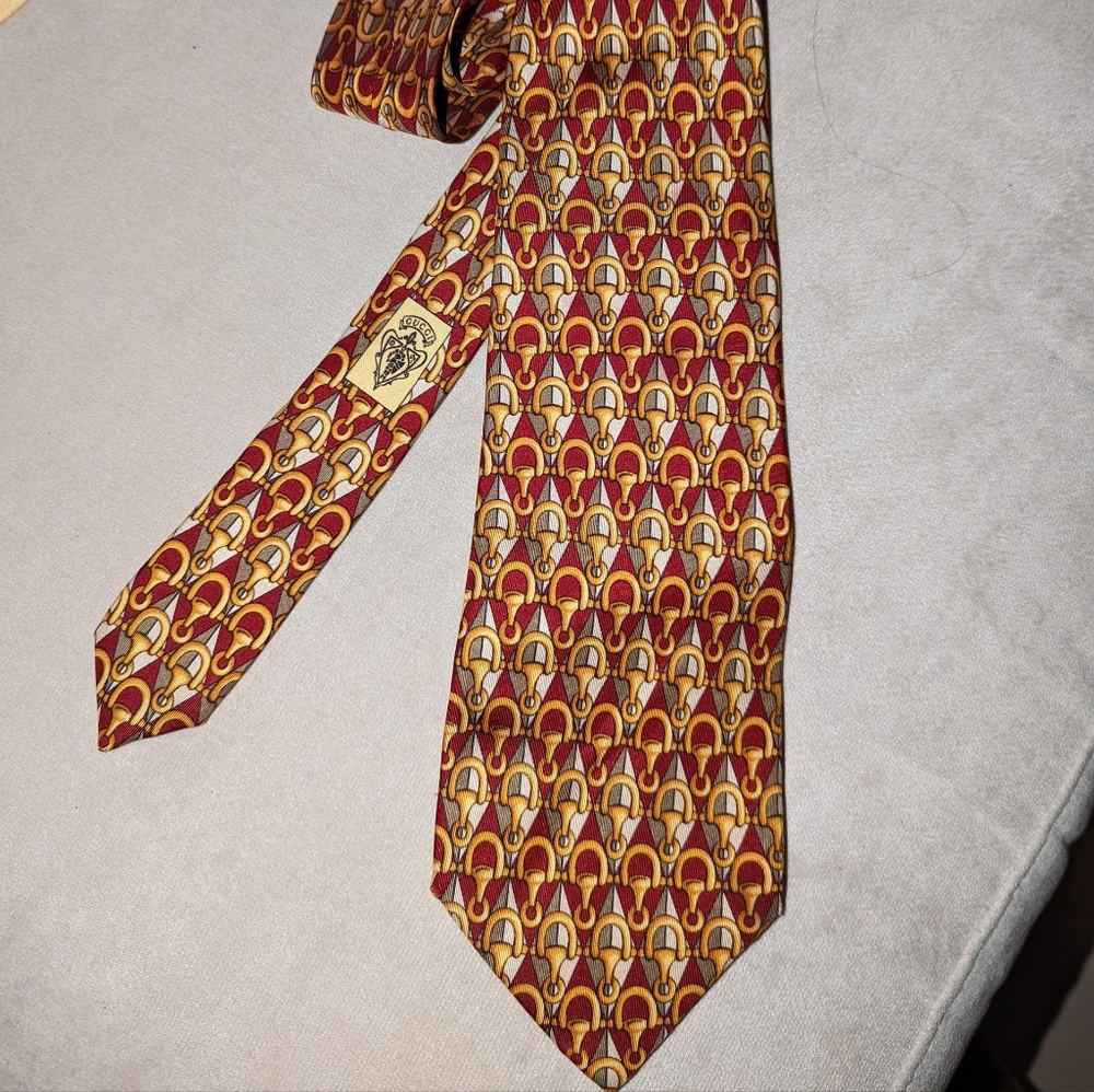 Vintage Gucci Tie in Gold and Crimson Red.